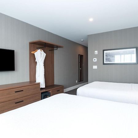 Sandman Signature Sherwood Park Hotel Esterno foto