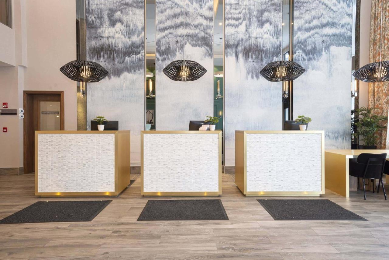 Sandman Signature Sherwood Park Hotel Esterno foto
