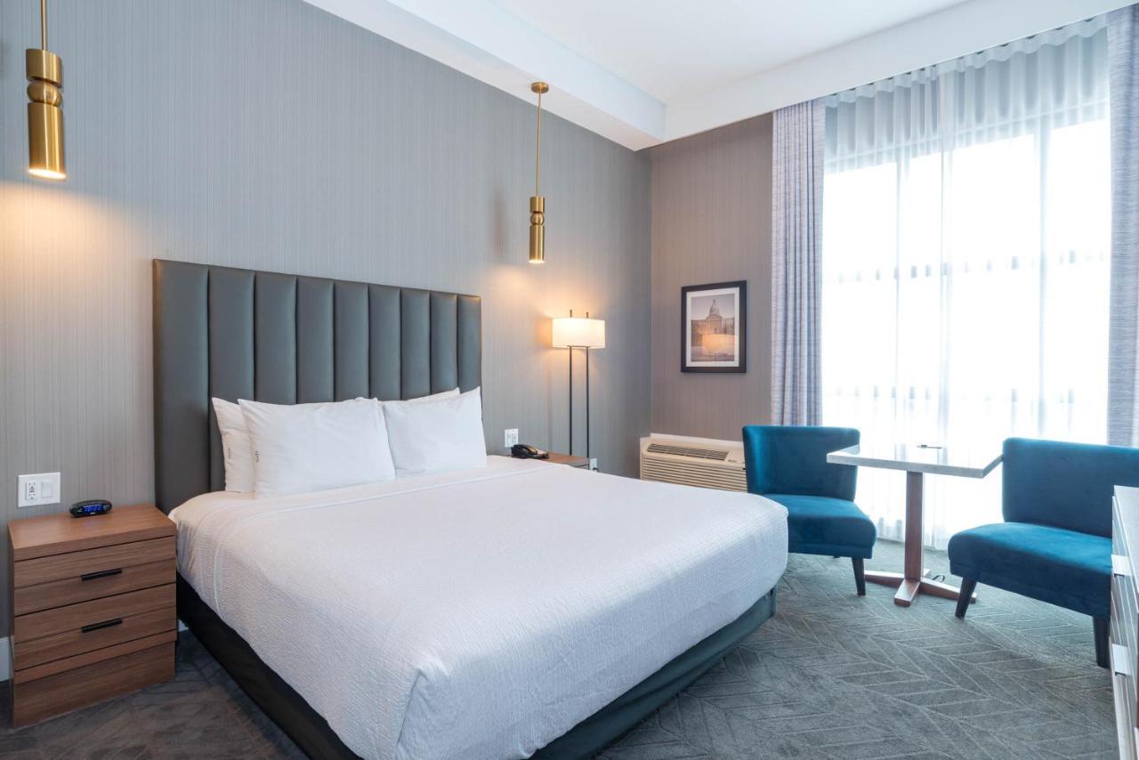Sandman Signature Sherwood Park Hotel Esterno foto