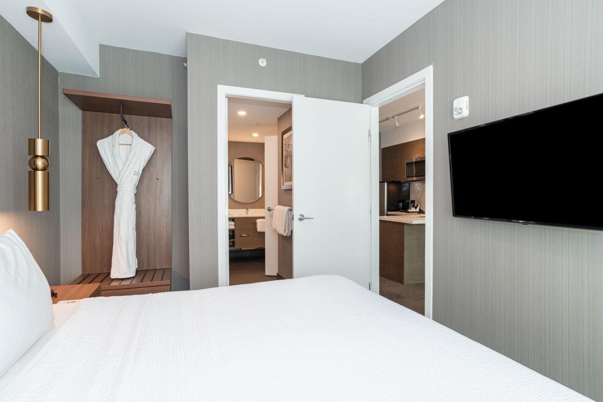 Sandman Signature Sherwood Park Hotel Esterno foto