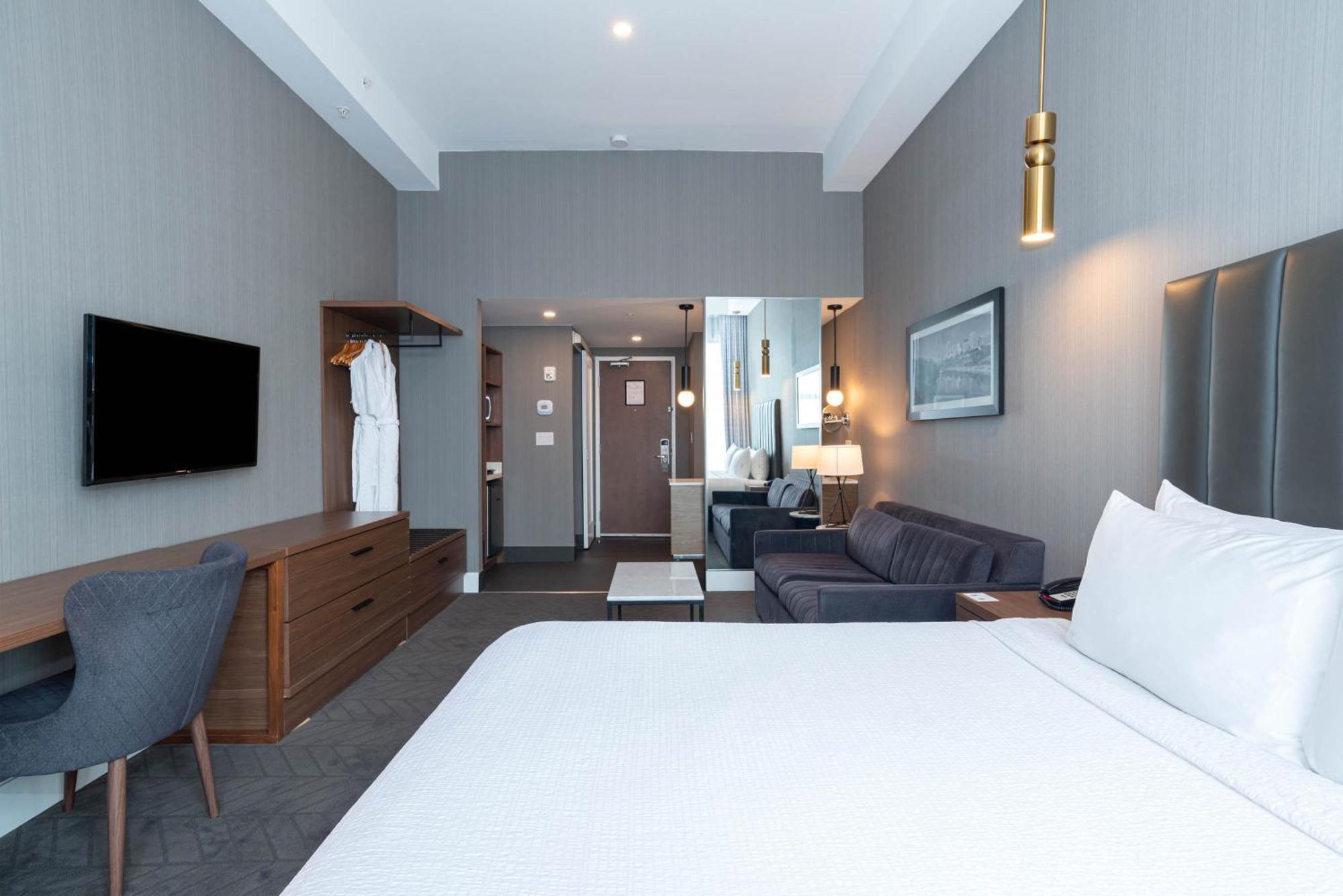Sandman Signature Sherwood Park Hotel Esterno foto