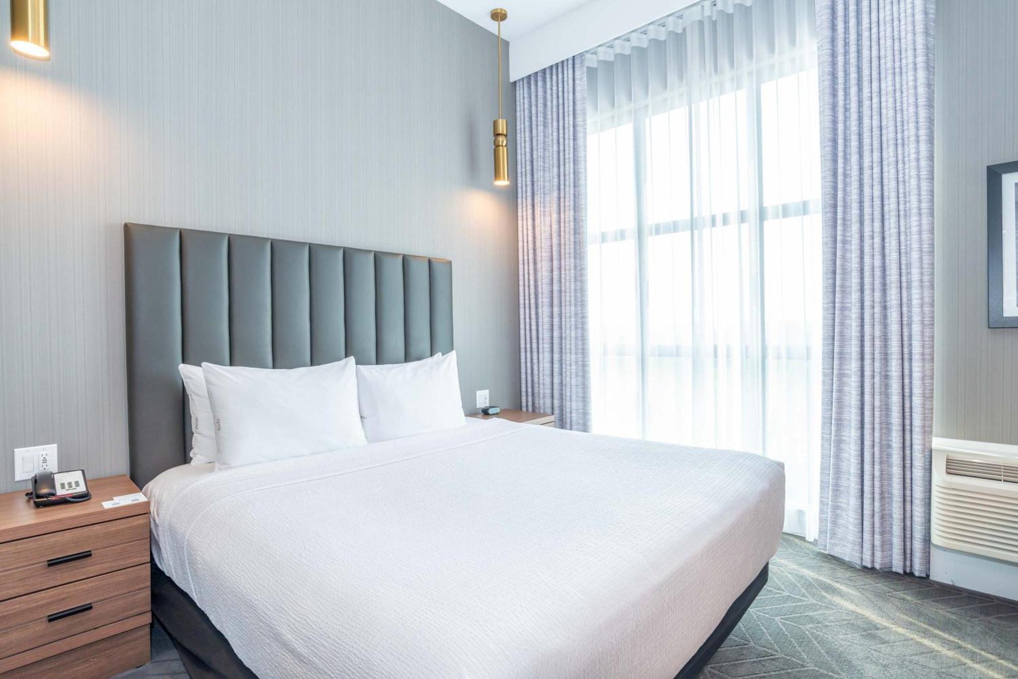 Sandman Signature Sherwood Park Hotel Esterno foto