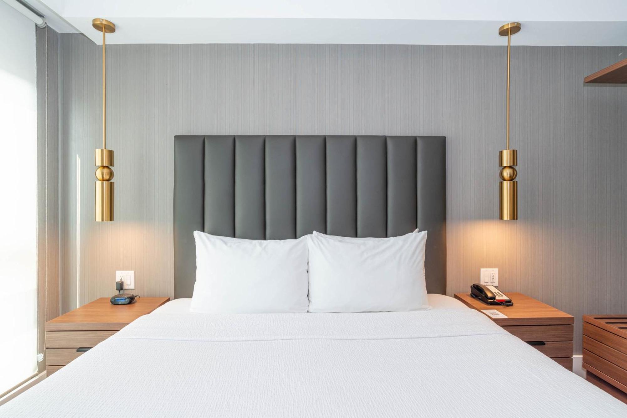 Sandman Signature Sherwood Park Hotel Esterno foto