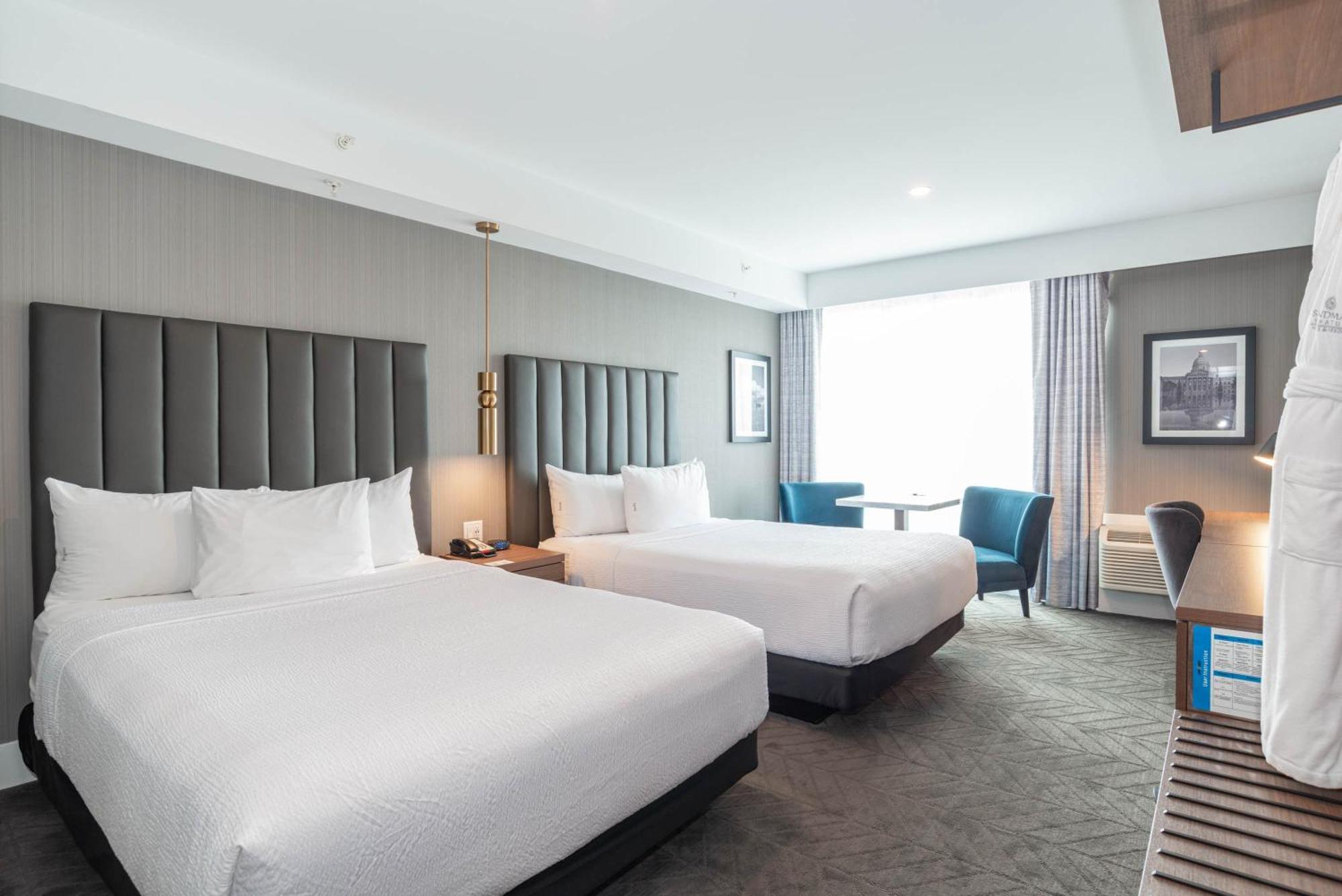 Sandman Signature Sherwood Park Hotel Esterno foto