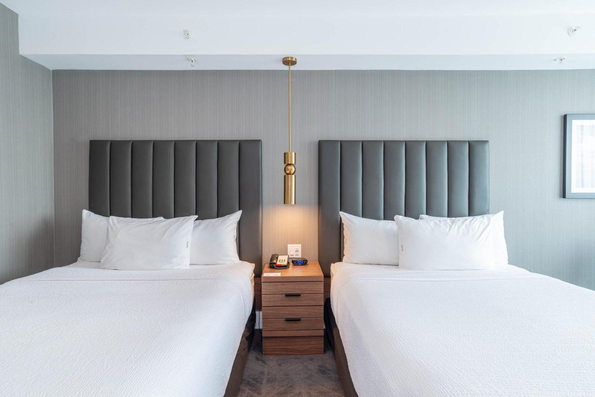 Sandman Signature Sherwood Park Hotel Esterno foto