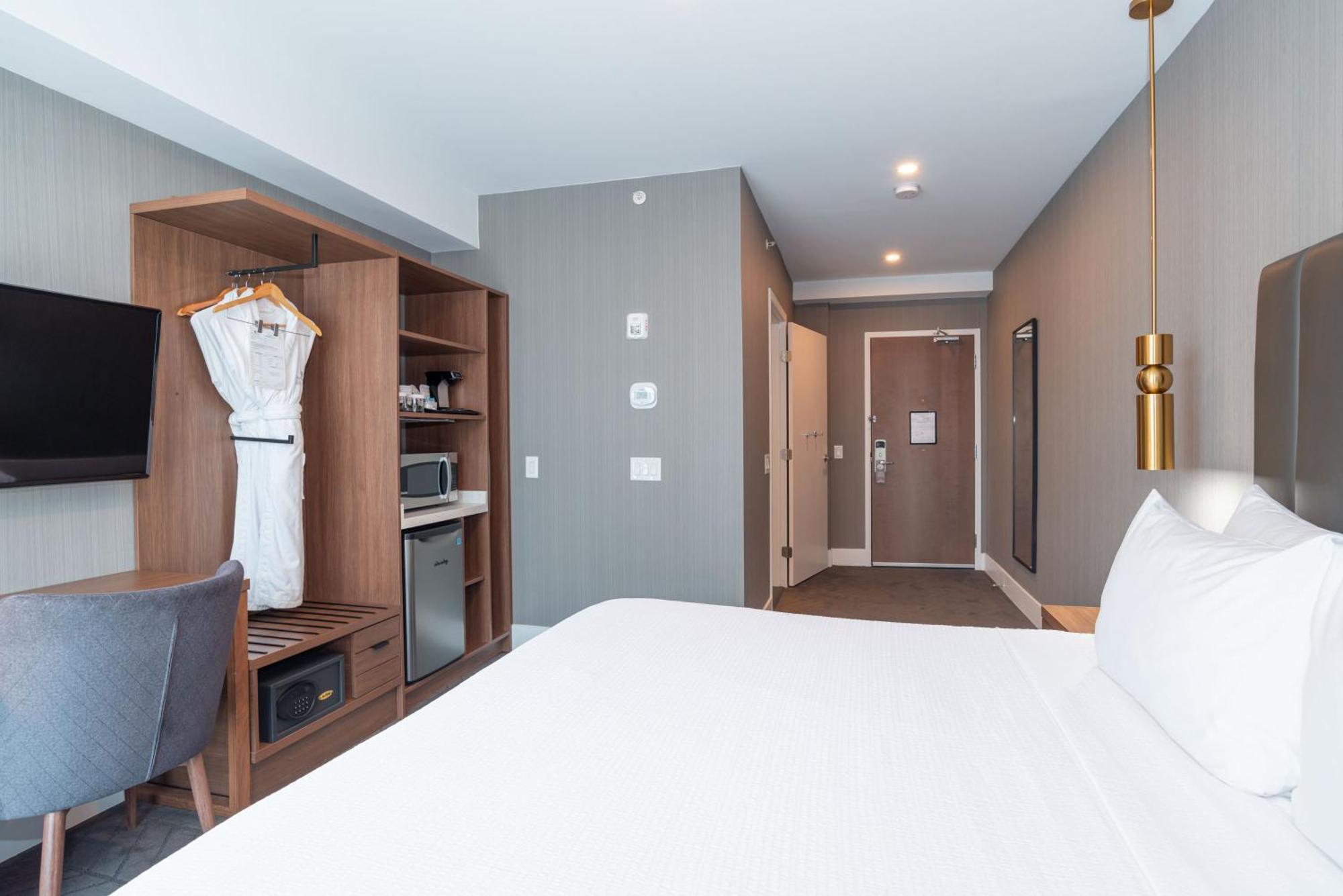 Sandman Signature Sherwood Park Hotel Esterno foto