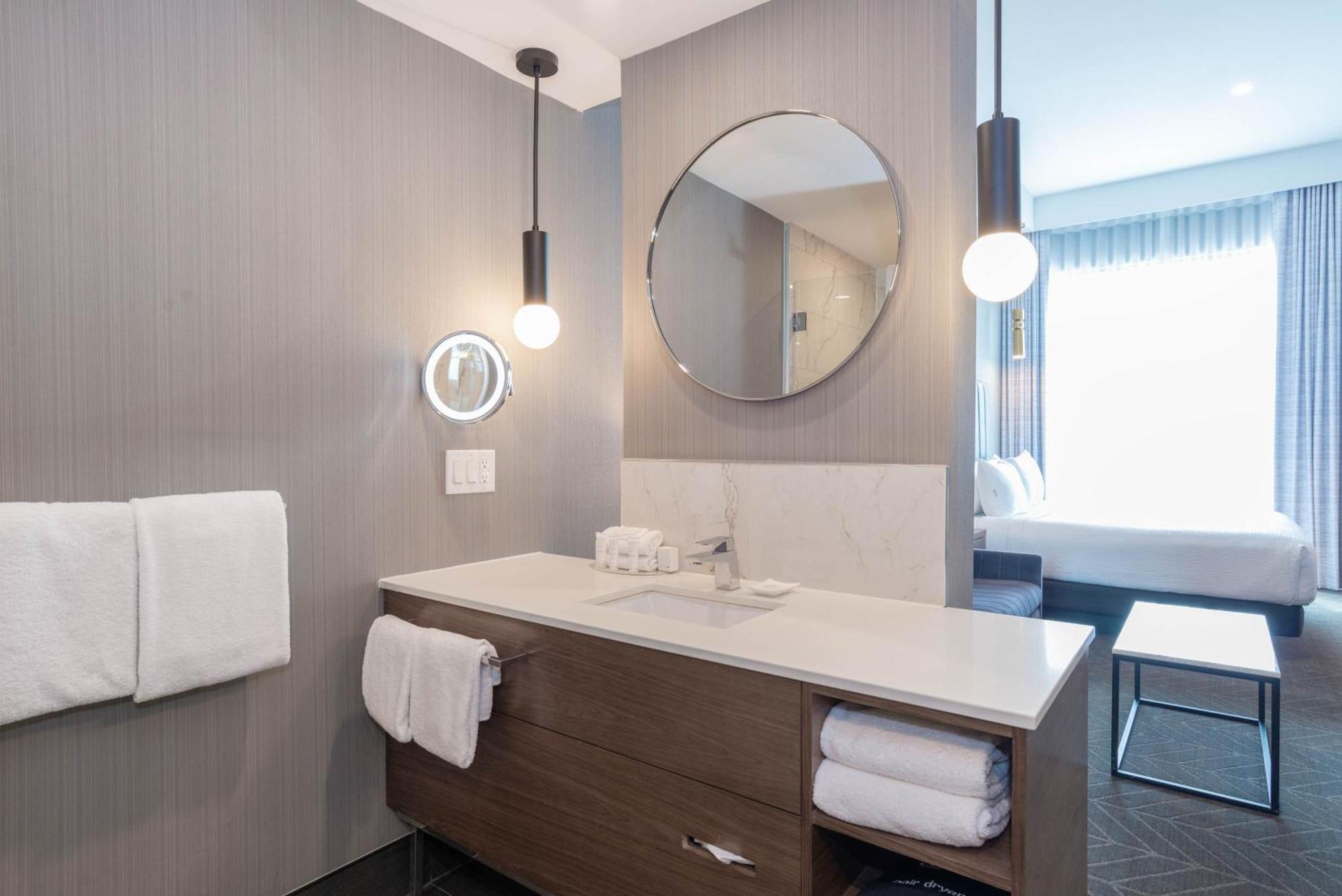 Sandman Signature Sherwood Park Hotel Esterno foto