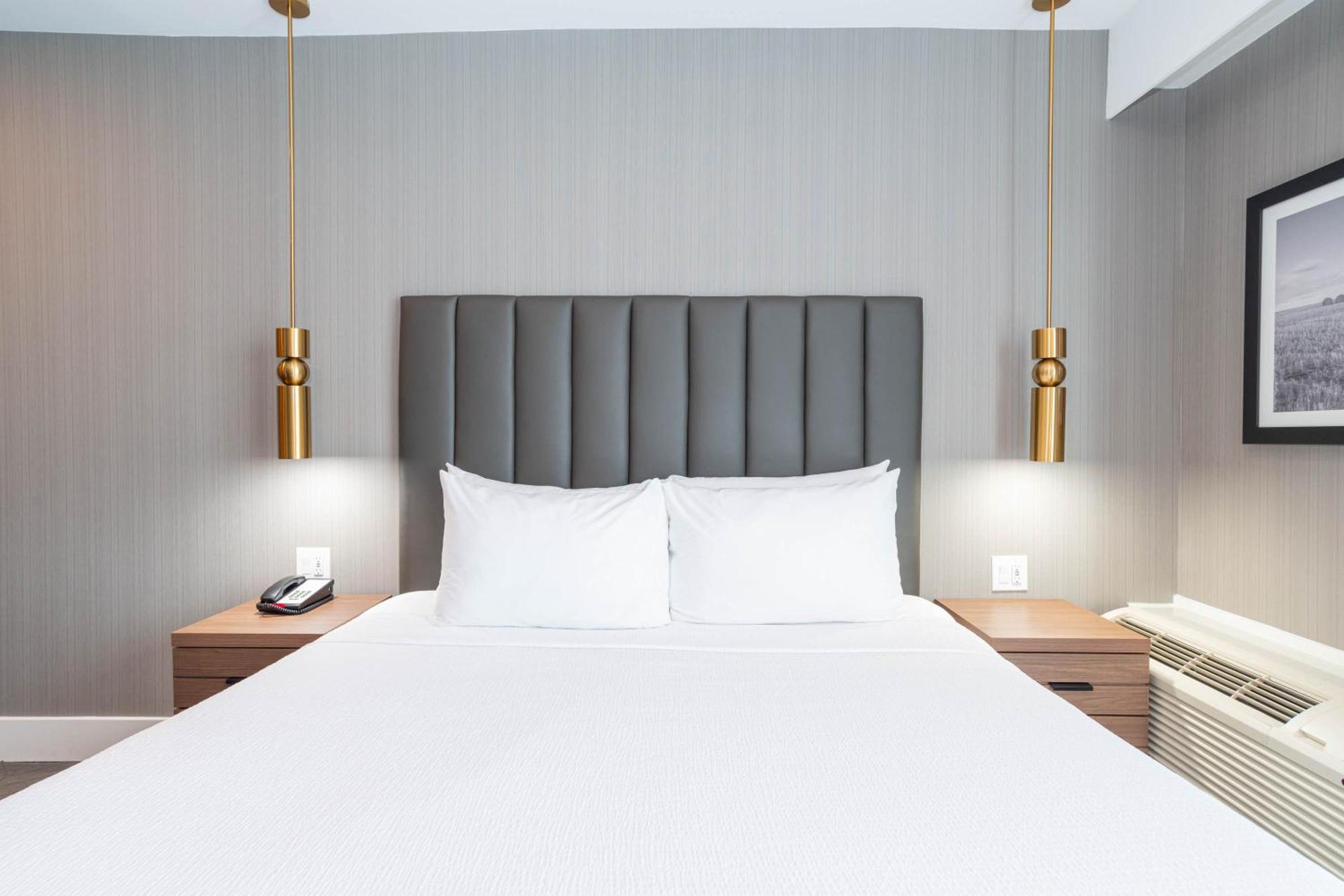 Sandman Signature Sherwood Park Hotel Esterno foto