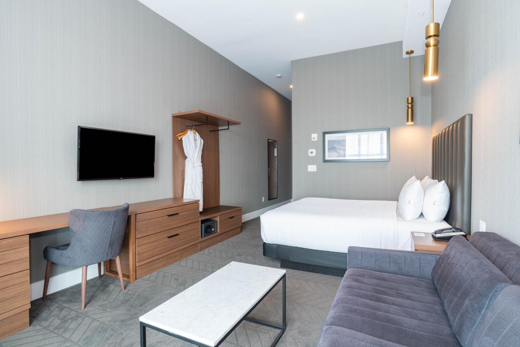 Sandman Signature Sherwood Park Hotel Esterno foto