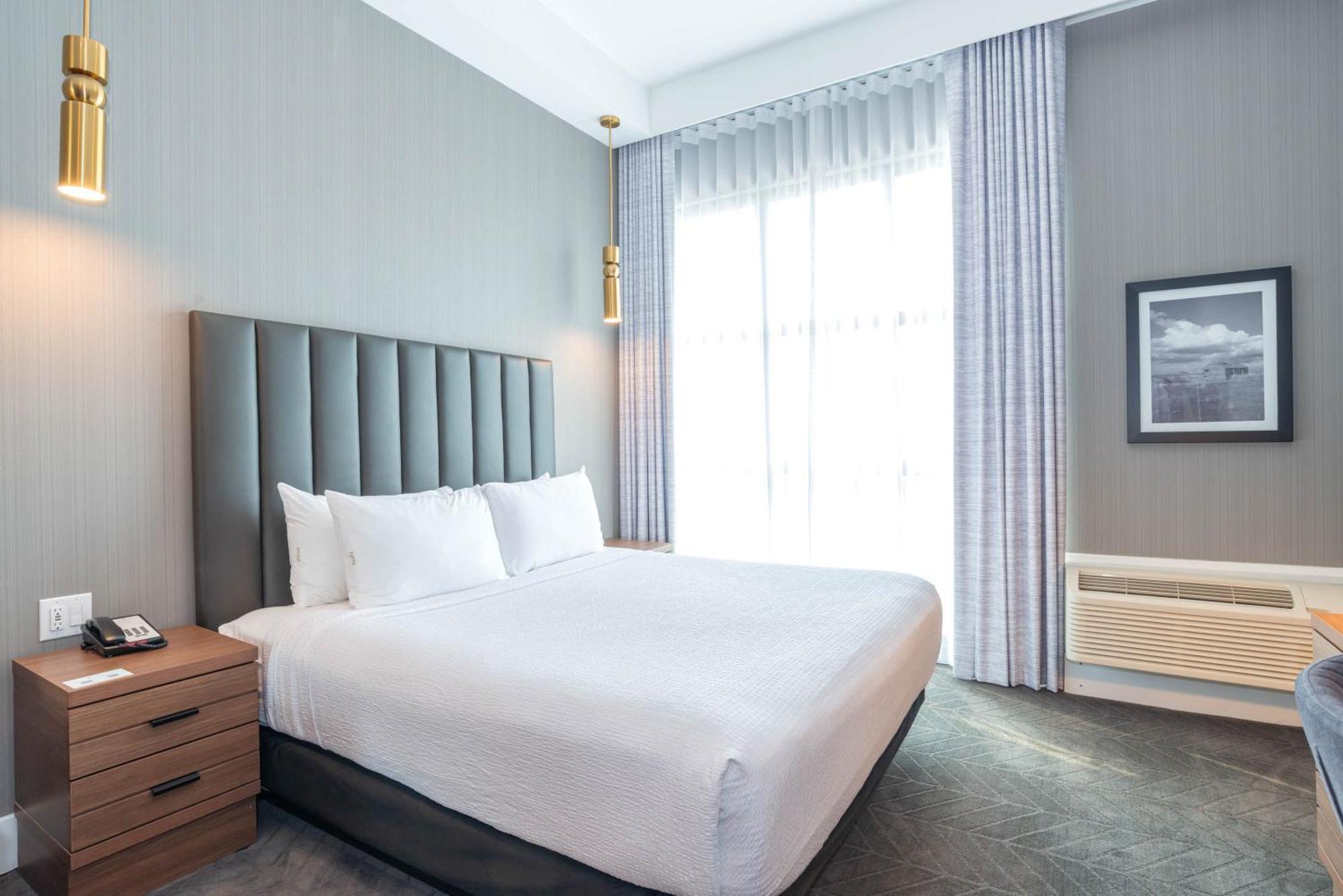 Sandman Signature Sherwood Park Hotel Esterno foto