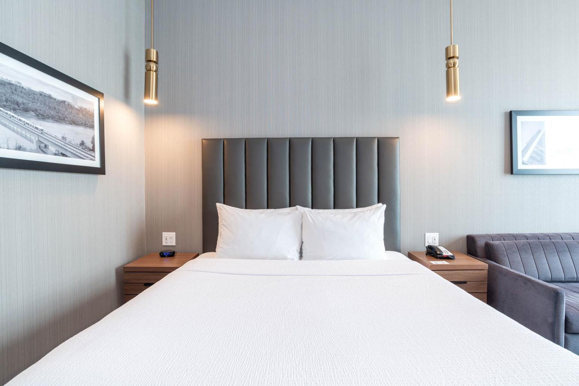 Sandman Signature Sherwood Park Hotel Esterno foto